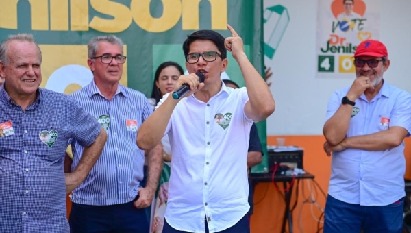 “Vamos sair daqui com a maior votação de senador porque o povo sabe escolher”, diz Dr. Jenilson ao inaugurar comitê no Juruá